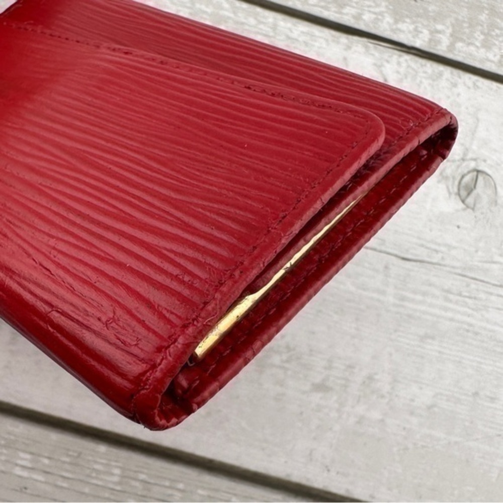 AUTHENTIC Louis Vuitton key holder. Previously owned. Red. - Picture 15 of 16